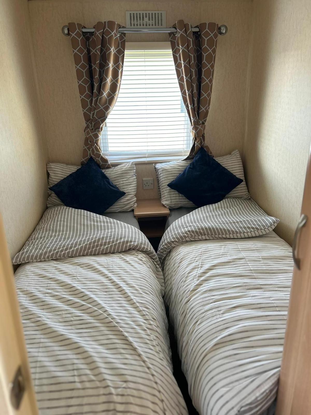 J&D By The Sea Hotel Heysham Bagian luar foto