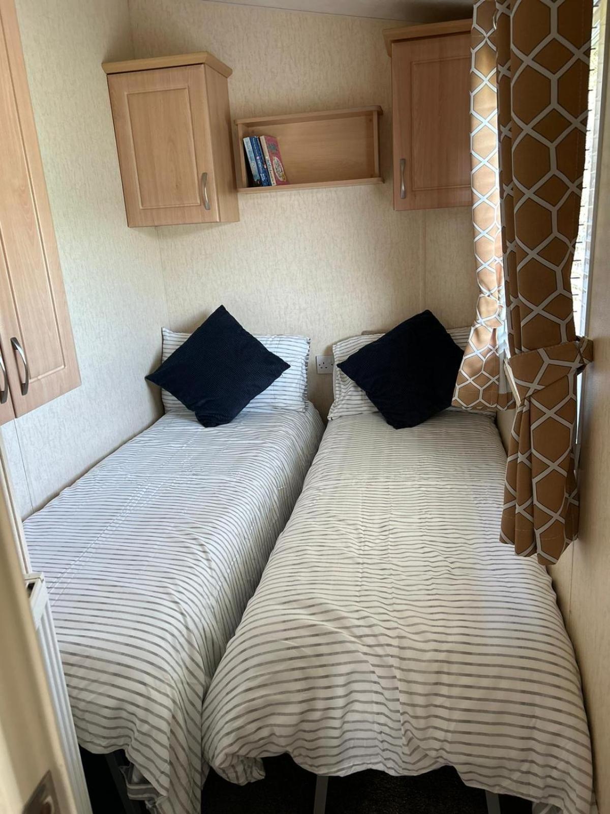 J&D By The Sea Hotel Heysham Bagian luar foto
