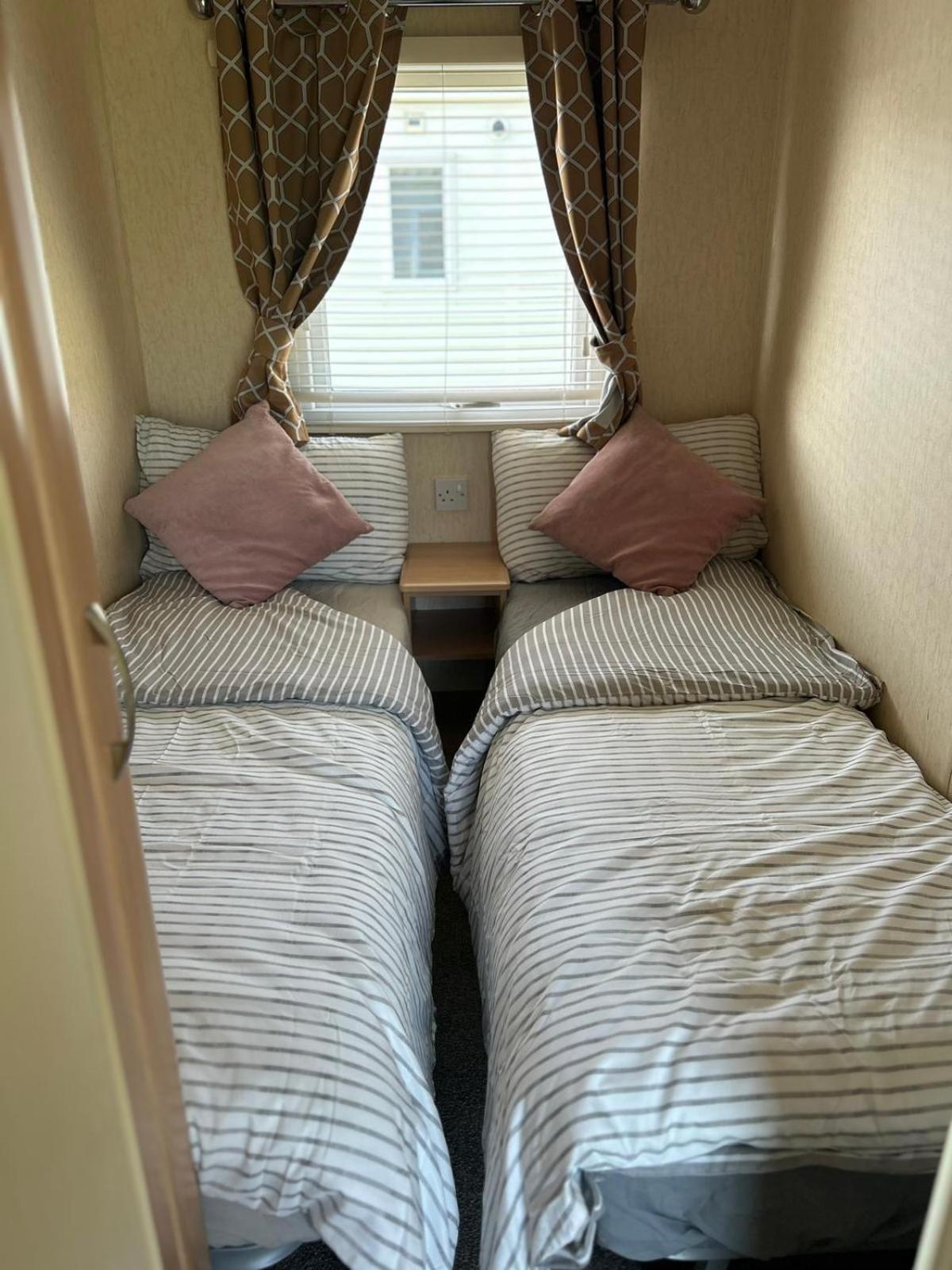 J&D By The Sea Hotel Heysham Bagian luar foto